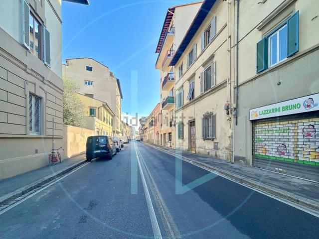 Appartamento in vendita di 104 m² in Via del Ponte alle Mosse, 143