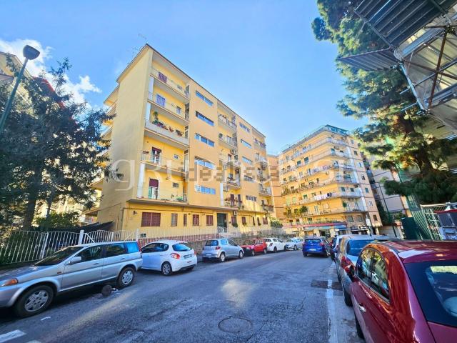 Appartamento in vendita di 104 m² in Via E. A. Mario, 11