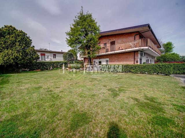 Appartamento in vendita di 104 m² in Via Lago Maggiore