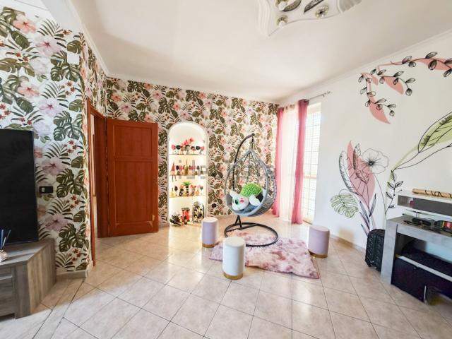 Appartamento in vendita di 104 m² in Via Luciano Alì, 3