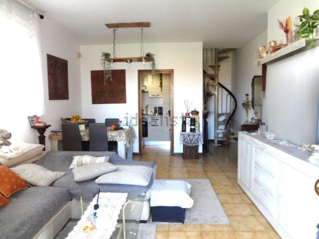 Appartamento in vendita di 104 m² in Via Luigi Illica