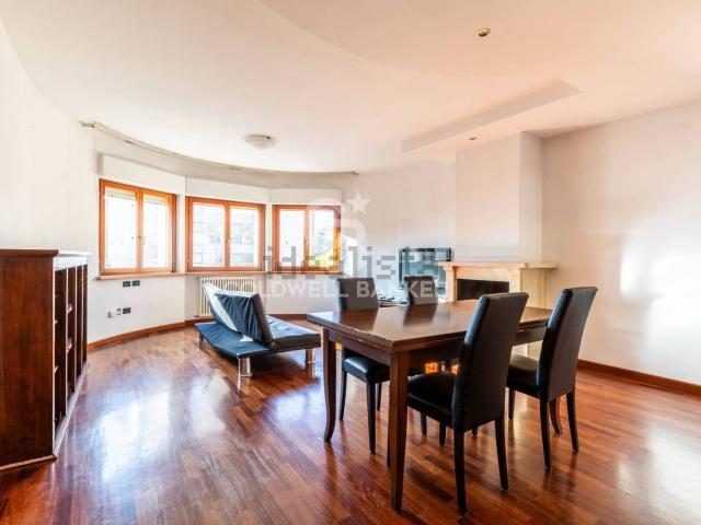 Appartamento in vendita di 104 m² in Via M. Angeloni, 30