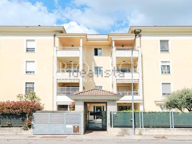 Appartamento in vendita di 104 m² in Via Nikolajewka, 9