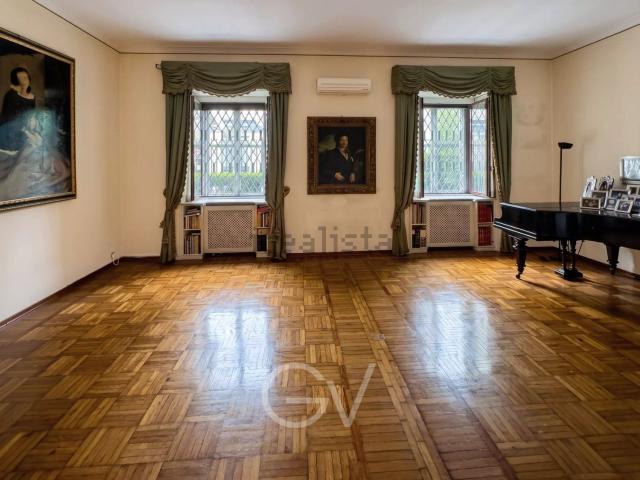 Appartamento in vendita di 104 m² in Via Roberto Sarfatti