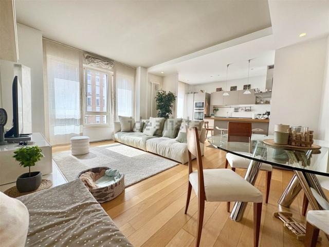 Appartamento in vendita di 104 m² in Via Trieste, 1