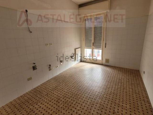 Appartamento in vendita di 104 m² in Via Ugo Foscolo