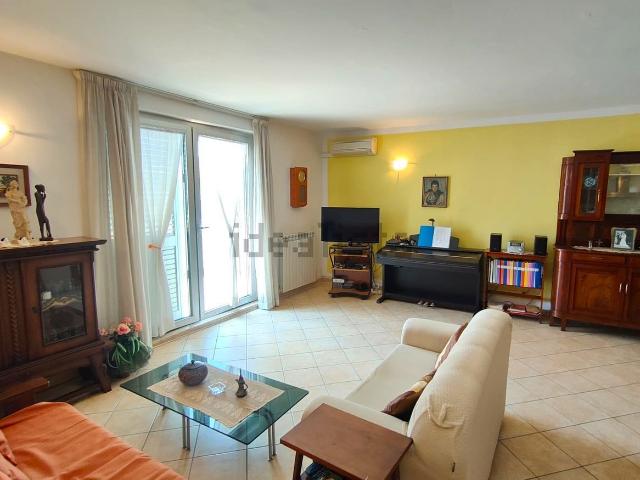 Appartamento in vendita di 104 m² in Viale Amerigo Vespucci Piano d&apos Accio, 135