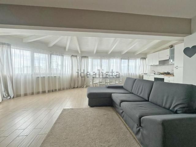 Appartamento in vendita di 104 m² in Viale Giuseppe di Vittorio, 205