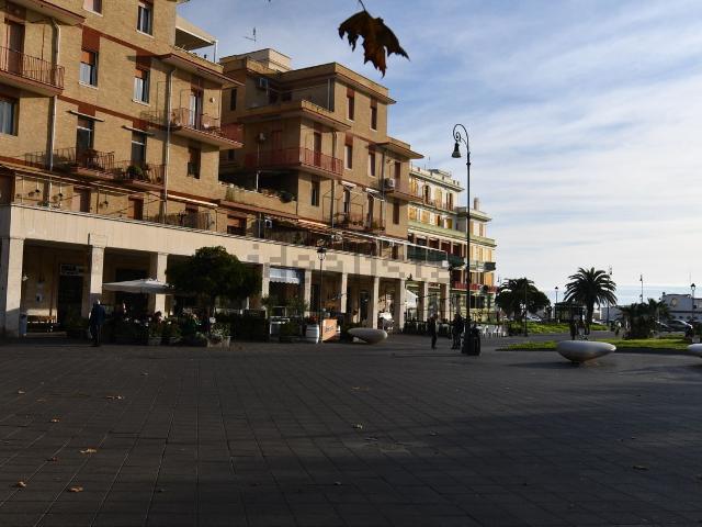 Appartamento in vendita di 104 m² in Lungomare Paolo Toscanelli, 88