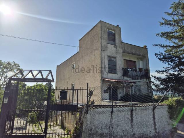 Appartamento in vendita di 105 m² in Via Colle Bracchi, 25