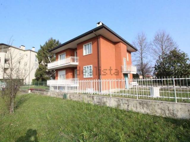Appartamento in vendita di 105 m² in Via Como