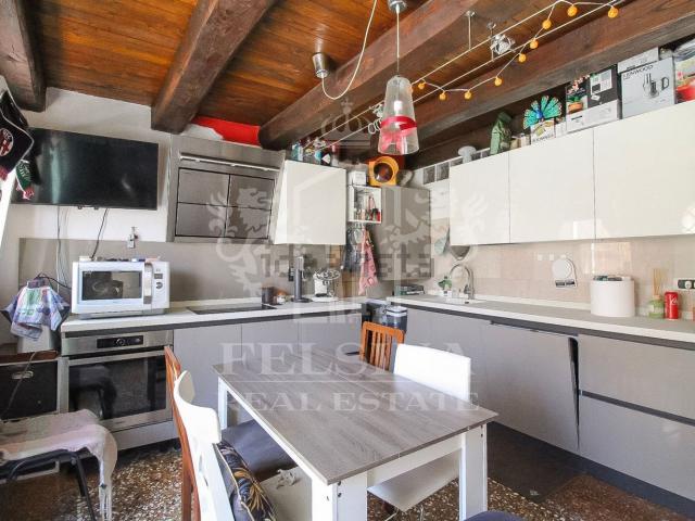 Appartamento in vendita di 105 m² in Via Capramozza