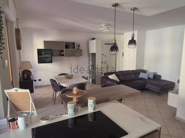 Appartamento in vendita di 105 m² in Via Carlo Savoini Pittore, 3