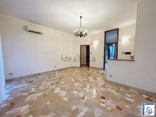 Appartamento in vendita di 105 m² in Via Antonio Aldini
