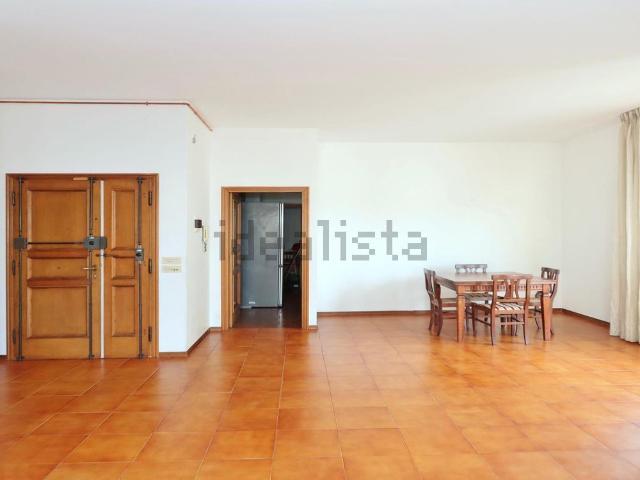 Appartamento in vendita di 105 m² in Via Adriano Cecioni