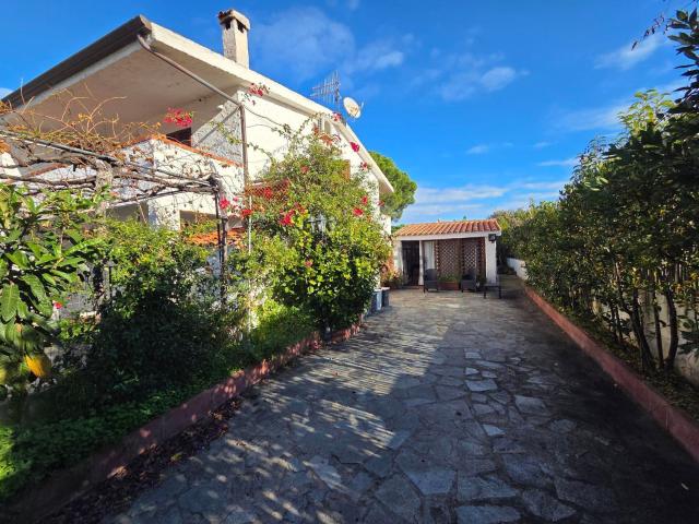 Appartamento in vendita di 105 m² in Via Baronia