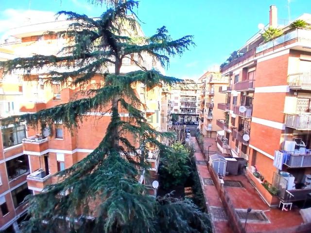 Appartamento in vendita di 105 m² in Via Giulio Tarra