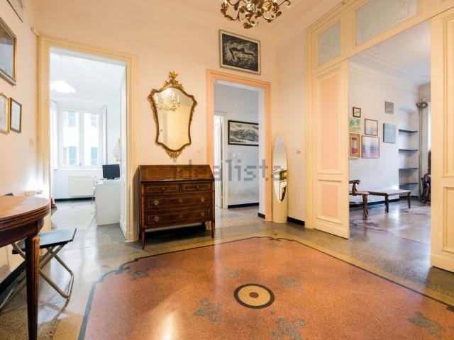 Appartamento in vendita di 105 m² in Via Giuseppe Casaregis