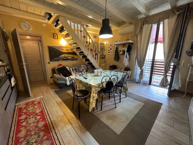 Appartamento in vendita di 105 m² in Via Giuseppe Dezza, 43