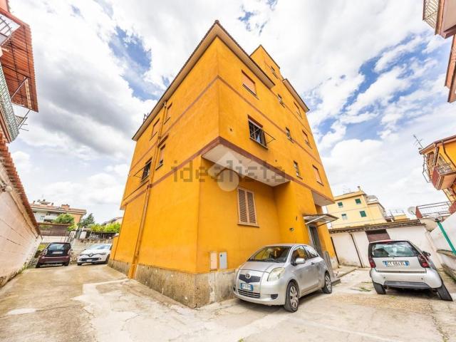 Appartamento in vendita di 105 m² in Via Giacomo Laurenzani, 53