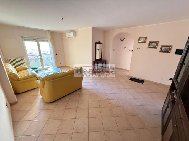 Appartamento in vendita di 105 m² in Via Giacomo Matteotti, 5