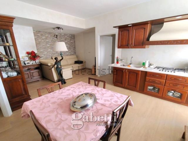 Appartamento in vendita di 108 m² in Via Giambattista Vico
