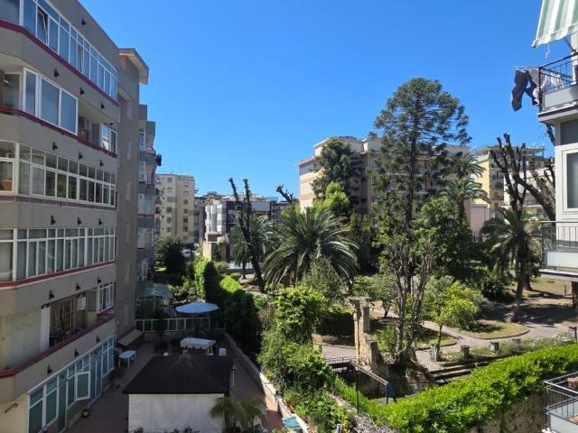Appartamento in vendita di 105 m² in Via Domenico Fontana