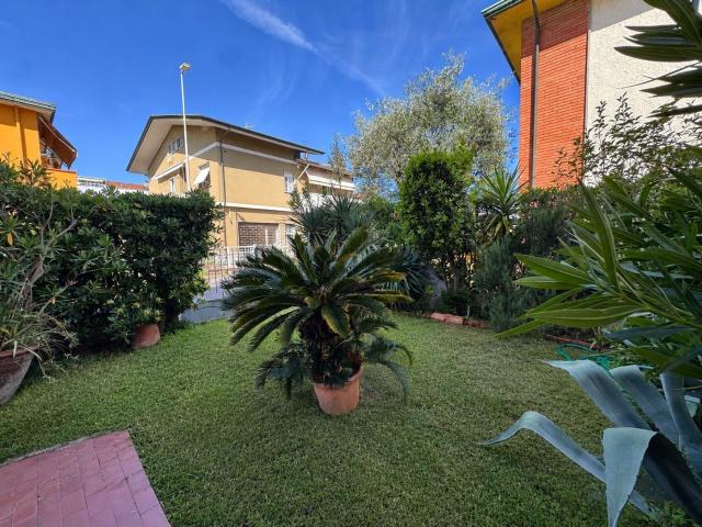 Appartamento in vendita di 105 m² in Via dei Pini, 10