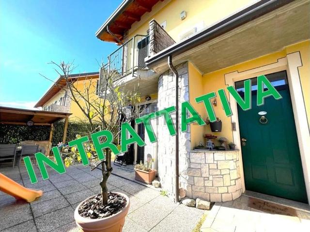 Appartamento in vendita di 105 m² in Via dei Pini, 12