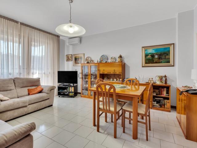 Appartamento in vendita di 105 m² in Via delle Forze Armate, 234