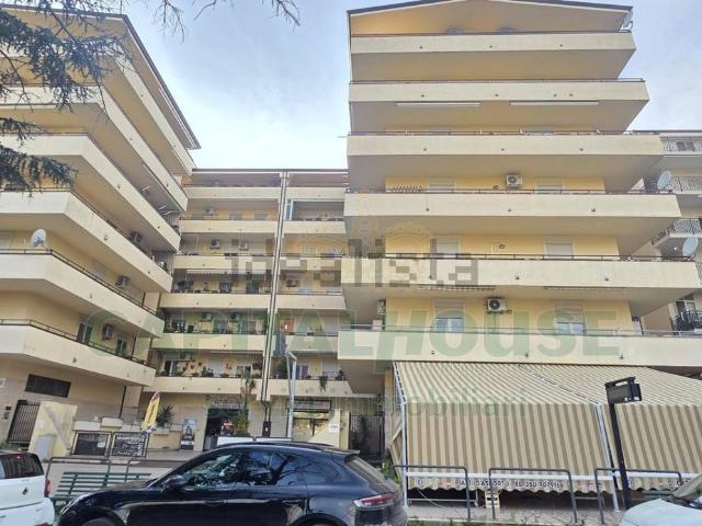 Appartamento in vendita di 105 m² in Via delle Querce, 34