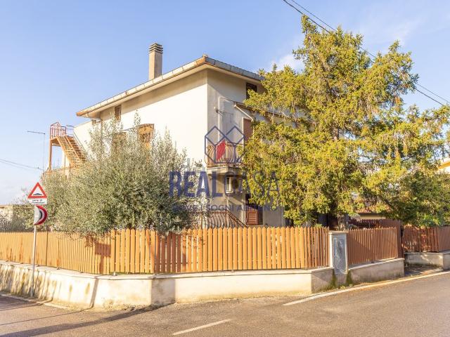 Appartamento in vendita di 105 m² in Via di Colle Pizzuto, 49