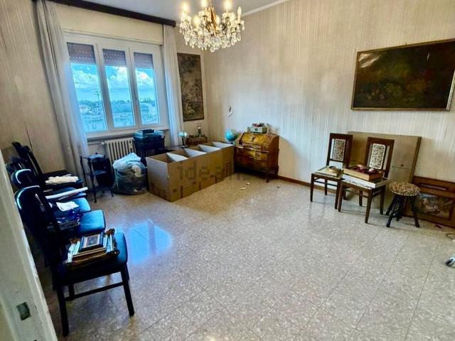 Appartamento in vendita di 105 m² in Via Enrico Arosio, 9