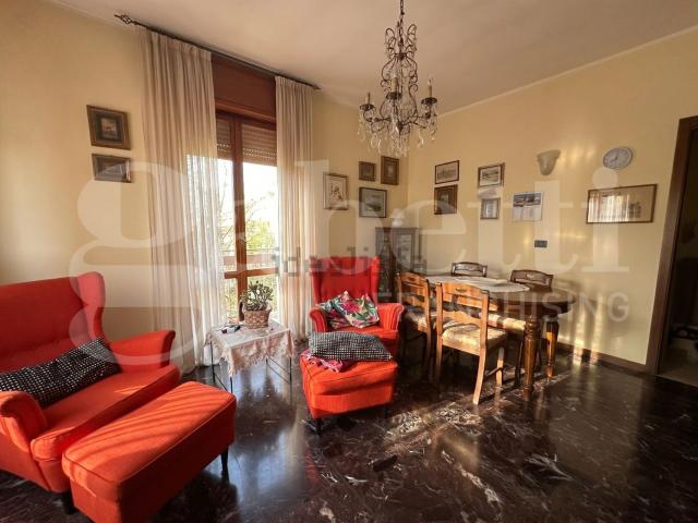 Appartamento in vendita di 105 m² in Via Famiglia Boccacci, 71