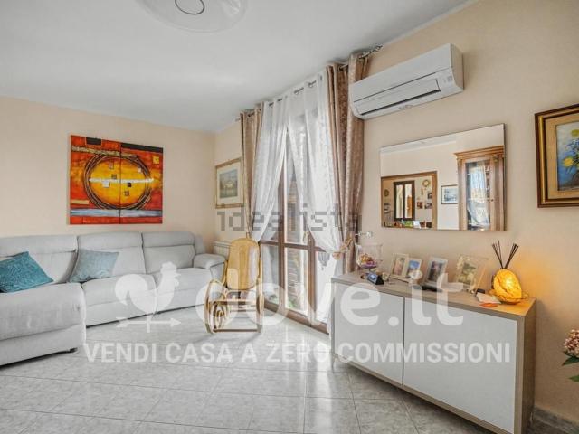 Appartamento in vendita di 105 m² in Via Finocchiari, 146