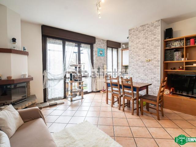 Appartamento in vendita di 105 m² in Via Flavio Gioia, 12