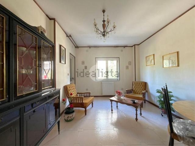 Appartamento in vendita di 105 m² in Via Francesco Petrarca, 25