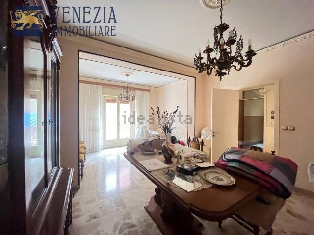 Appartamento in vendita di 105 m² in Via Fratelli Argento