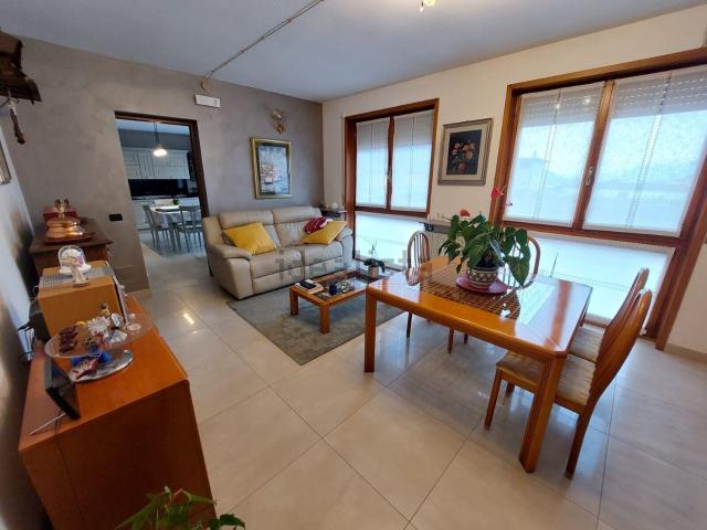 Appartamento in vendita di 105 m² in Via Fratelli di Dio, 93
