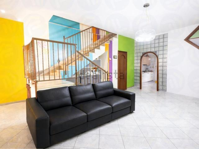 Appartamento in vendita di 105 m² in Via Isaia Rossi