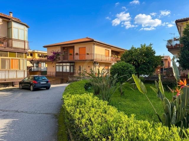 Appartamento in vendita di 105 m² in Via Luigi Settembrini, 91