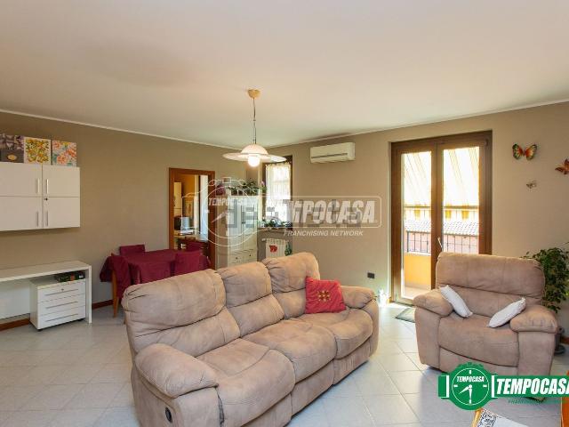 Appartamento in vendita di 105 m² in Via Momo, 130