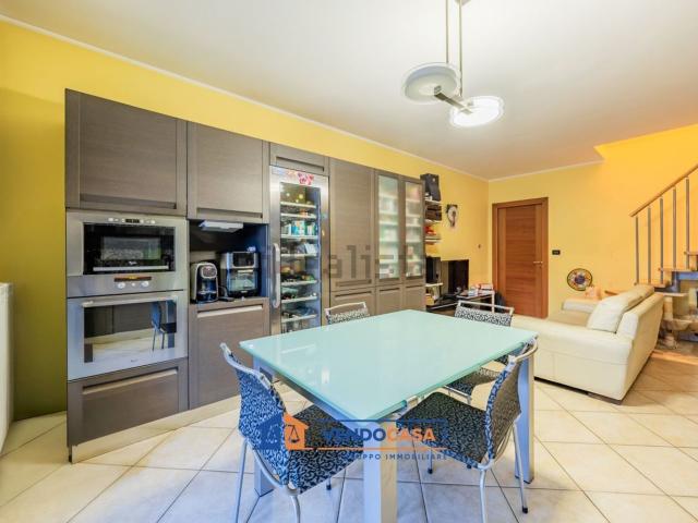 Appartamento in vendita di 105 m² in Via Maestra, 158