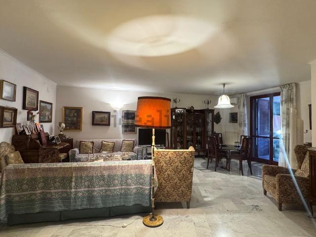 Appartamento in vendita di 105 m² in Via Mergellina, 23