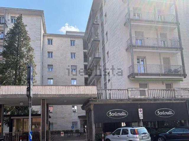 Appartamento in vendita di 105 m² in Via Salvo D&apos Acquisto, 2