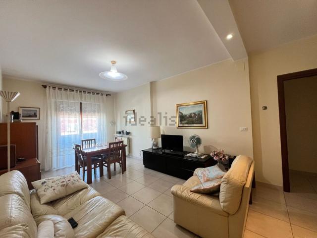 Appartamento in vendita di 105 m² in Via Parigi, 70