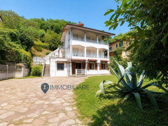 Appartamento in vendita di 105 m² in Via Provinciale Spezia, 78