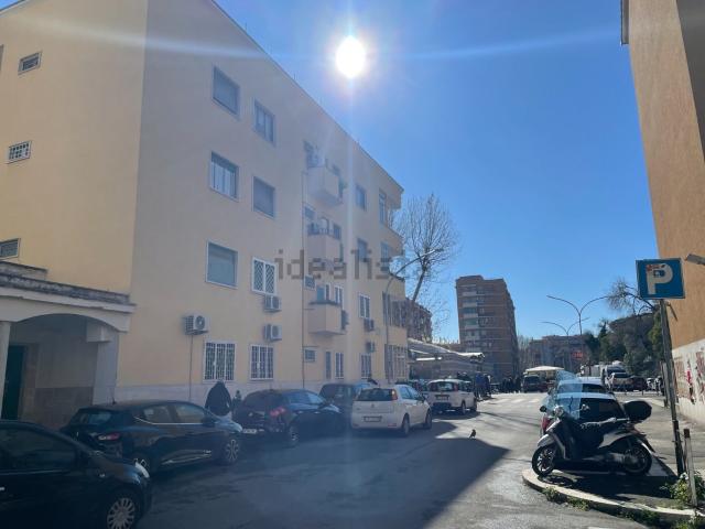 Appartamento in vendita di 105 m² in Via Rovigno d&apos Istria, 38