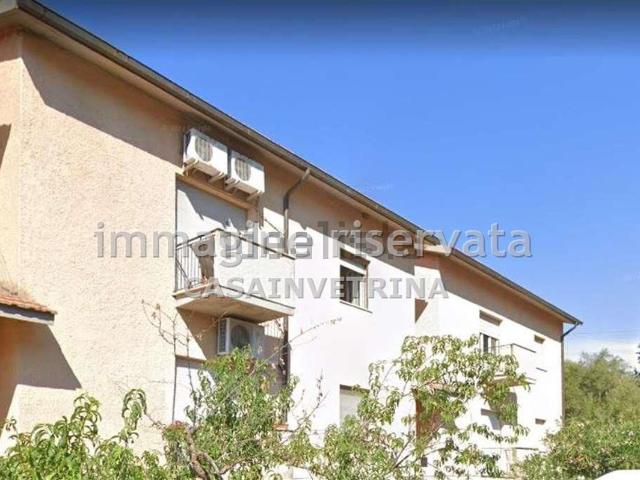 Appartamento in vendita di 105 m² in Via Ugo Foscolo