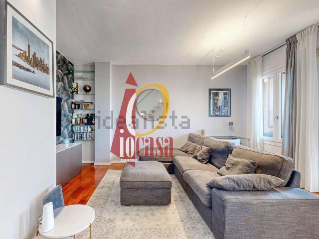 Appartamento in vendita di 105 m² in Via Valenza